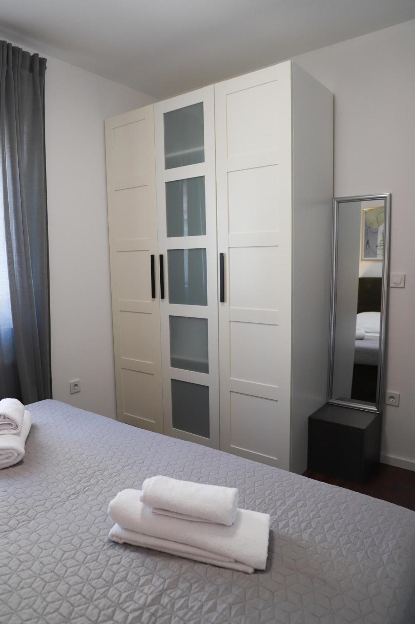 זאדאר Holiday Apartments Ivano & Leo - Private Parking מראה חיצוני תמונה