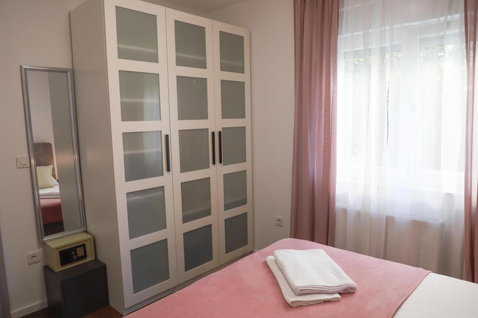 זאדאר Holiday Apartments Ivano & Leo - Private Parking מראה חיצוני תמונה